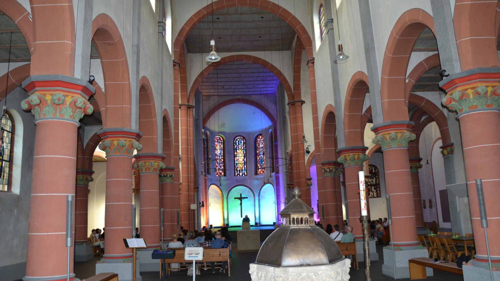 Blick in das Hildegardzentrum in der Kirche St. Rupert und St. Hildegard auf dem Rupertsberg.